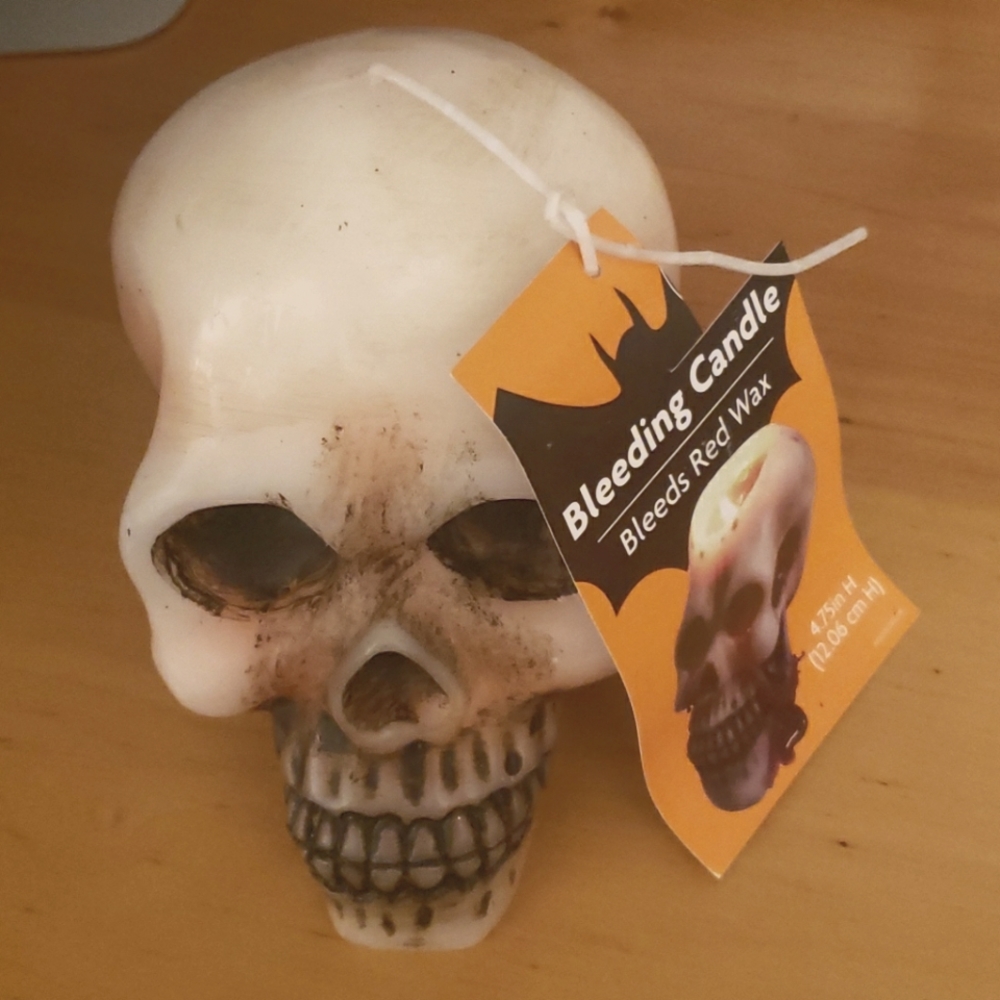 Skull bleed red wax candle